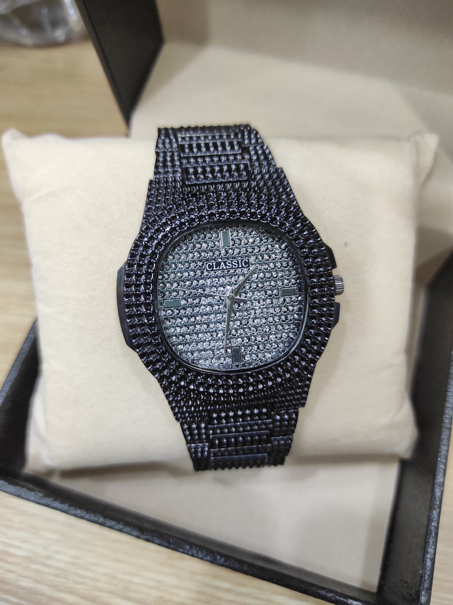 Timeless Edge – Premium Quartz Stainless Steel Men’s Watch