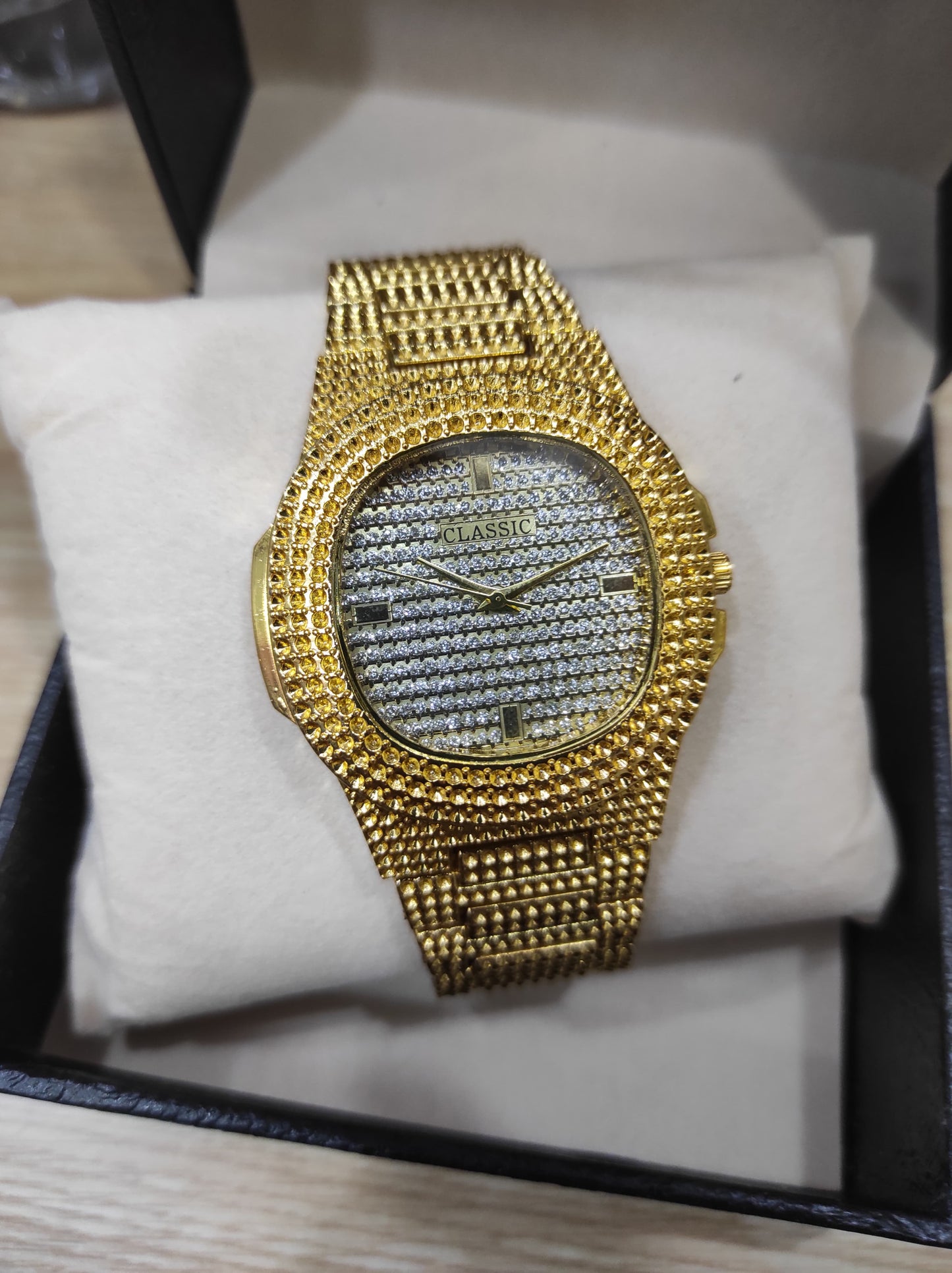 Timeless Edge – Premium Quartz Stainless Steel Men’s Watch